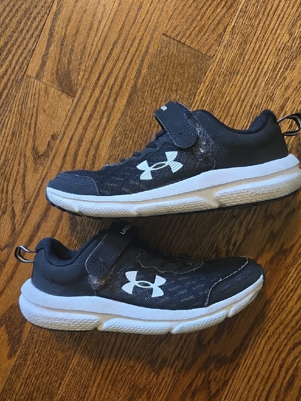 Under Armour Kids Navy Black and White Hook-and-Loop Sneakers Size 3 Wide - Picture 2 of 3